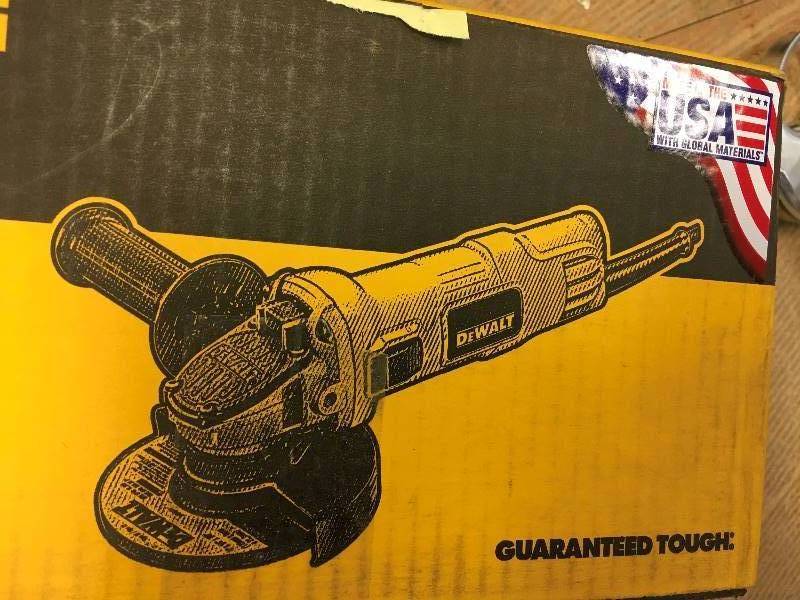 lot 9 image: DeWalt 7 Amp 4-12 in. Small Angle Grinder with 1-Touch Guard Used in working conditions