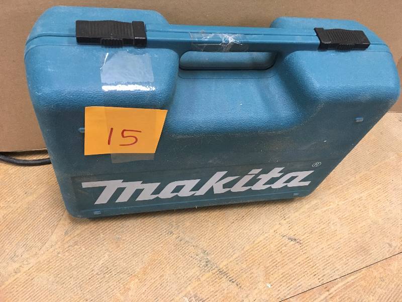 lot 15 image: Makita 6 Amp 4 in. Corded Angle Grinder in working conditions
