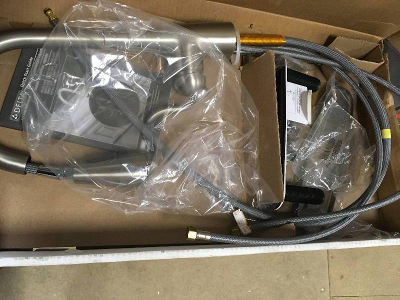 lot 14 image: Delta Essa Touch2O Technology Single-Handle Pull-Down Sprayer Kitchen Faucet with MagnaTite Docking in Arctic Stainless New