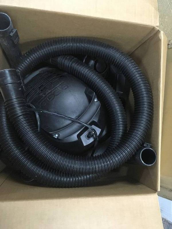 lot 3 image: RIDGID 6 Gal. 3.5-Peak  WetDry Vac in working conditions