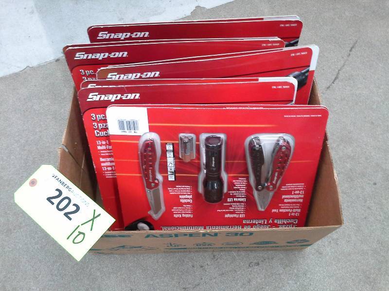 lot 202 image: 10 Units - Snap-On 3 Piece Multi-Tool Knife & Flashlight Set