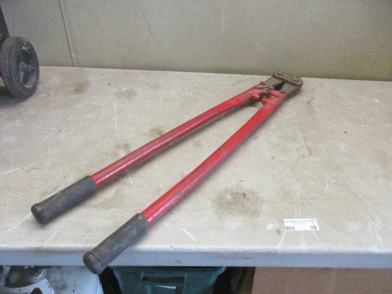 Bolt cutter