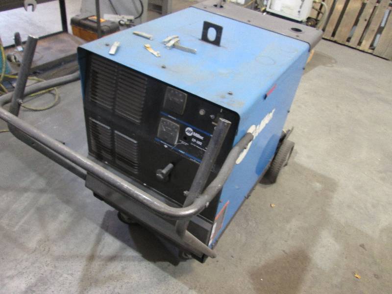 lot 4 image: Miller CP302 constant voltage power...