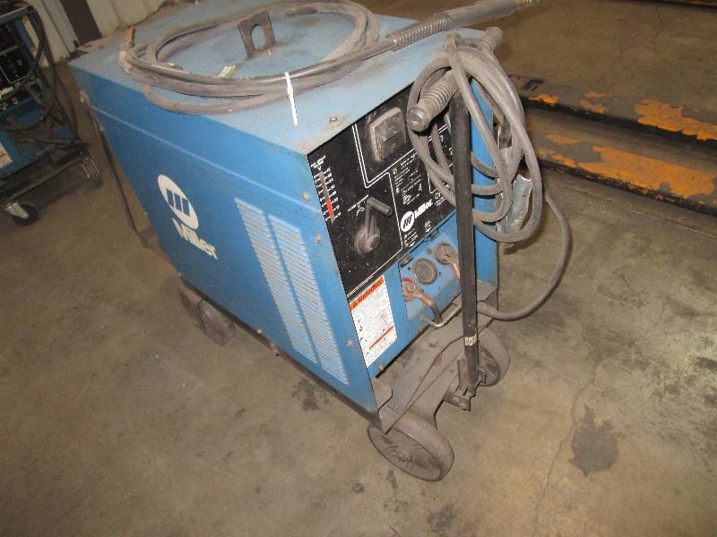 lot 7 image: Miller CP250TS 230  460 3 phase wi...