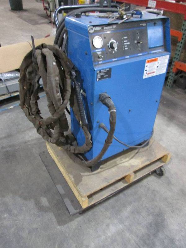 lot 12 image: Miller Spectrum 701 plasma cutting ...