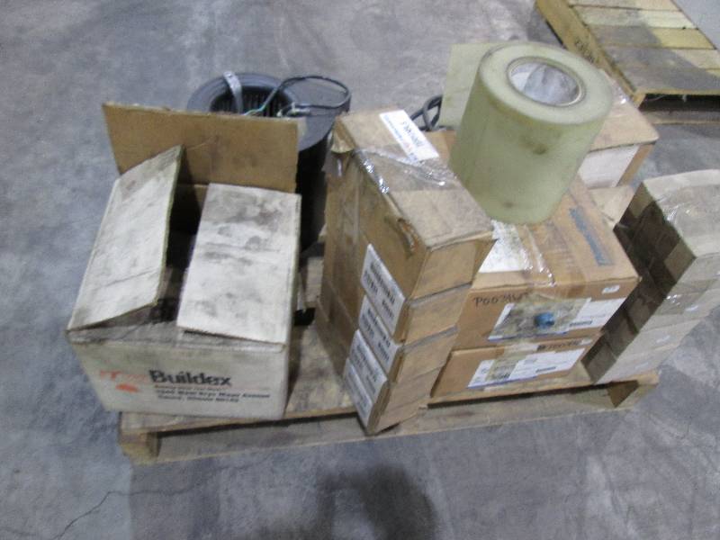 lot 38 image: Lot of Misc, fork wiring terminals,...