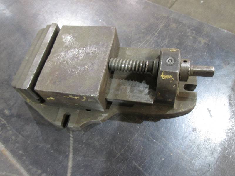 lot 60 image: Vise...