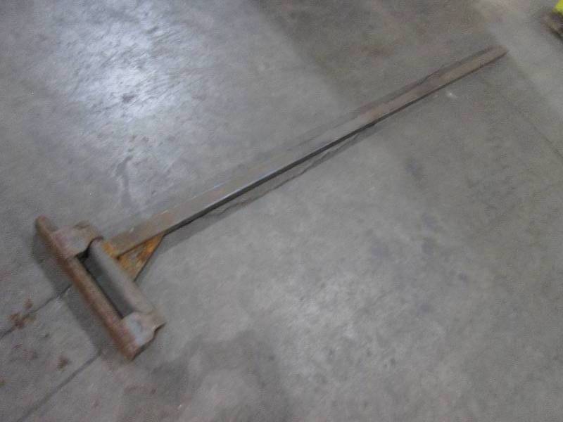 lot 62 image: 100 long welding boom...