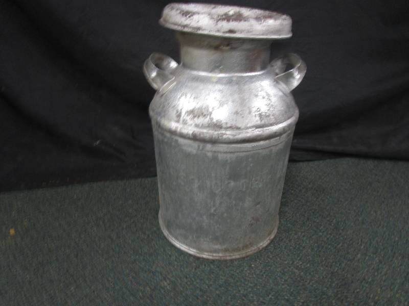 lot 4 image: Cream Can