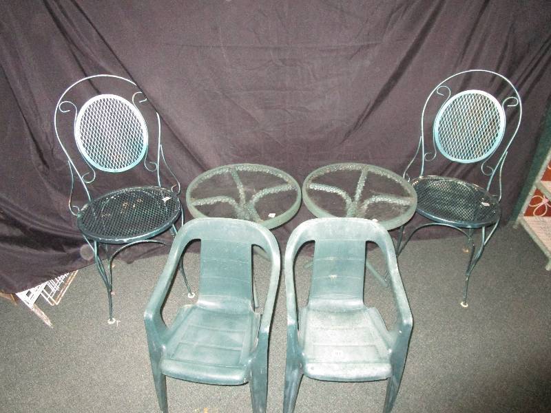 lot 7 image: 6 Pieces, 2 Metal Patio Chairs, 2 Plastic Kids Chairs and 2 Metal Tables with Glass
