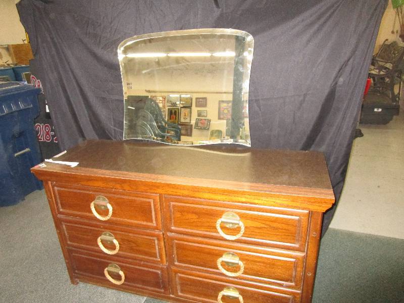 lot 10 image: Dresser and Mirror With 6 Drawers