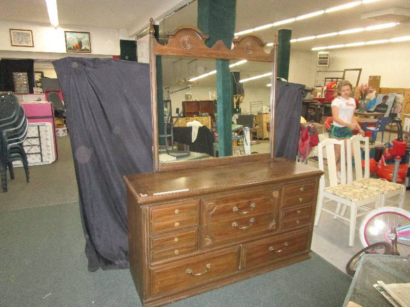 lot 11 image: Dresser with Mirror 8 Drawers