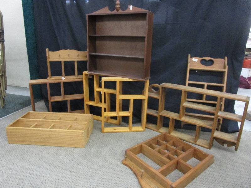 lot 22 image: Various Shelves