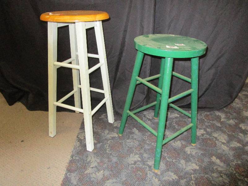 lot 28 image: 2 Stools