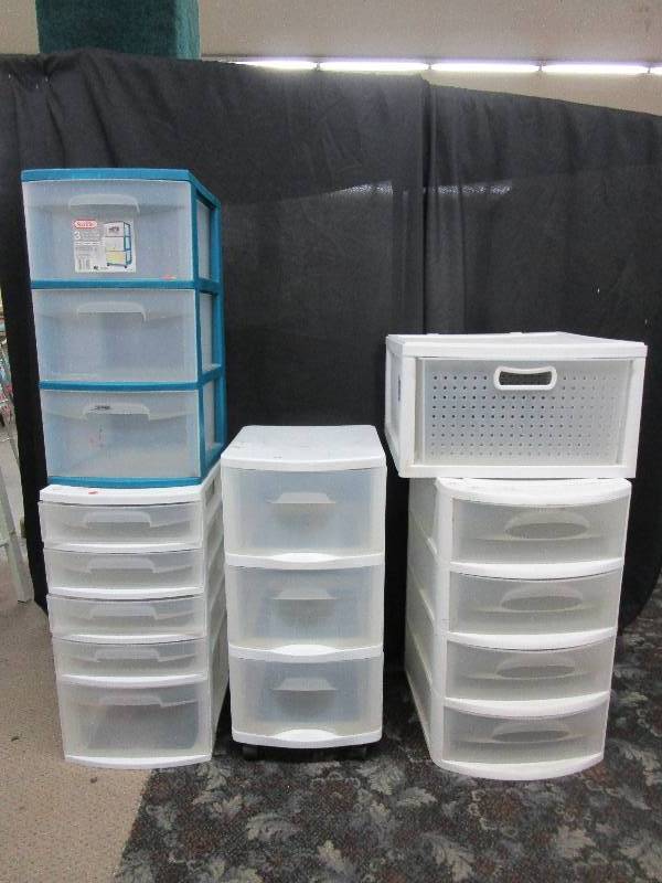 lot 29 image: 5 Storage Organizers
