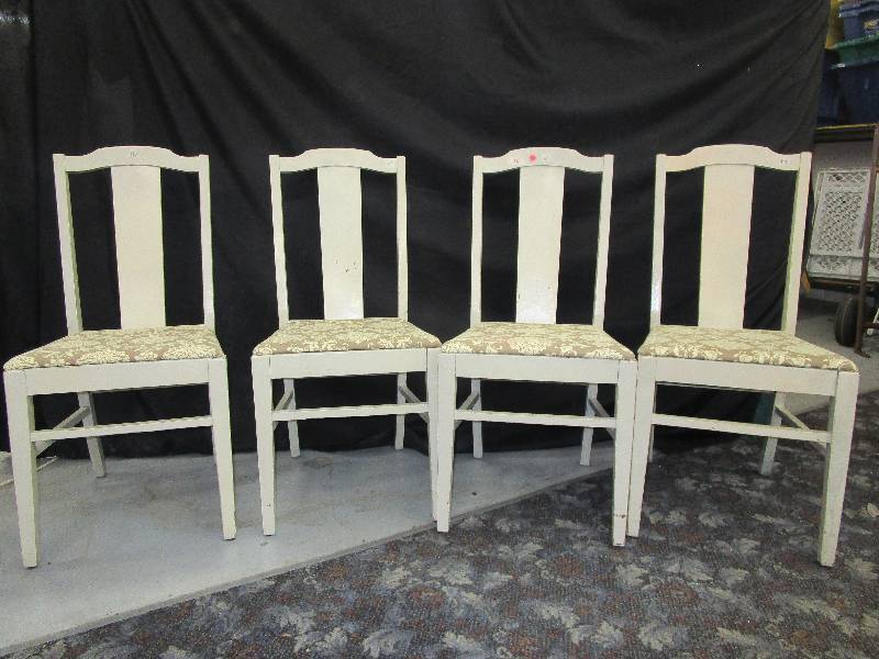 lot 32 image: 4 Chairs