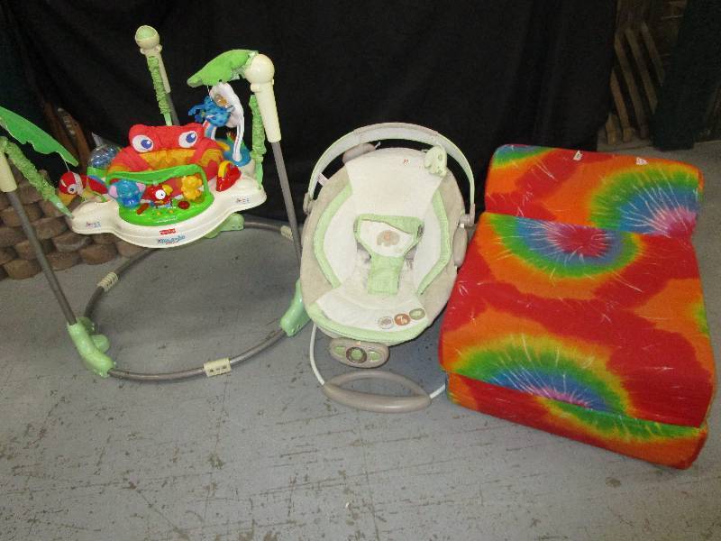 lot 39 image: Jumper Bouncy Chair, Vibrating Seat and Foldup Bed