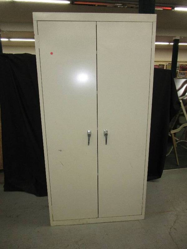lot 42 image: Metal Cabinet