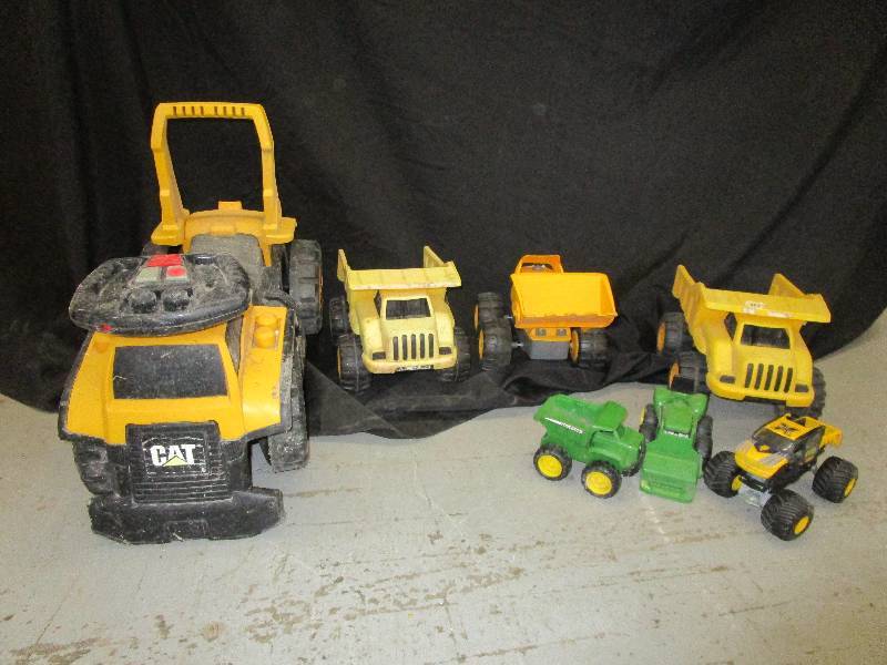 lot 48 image: Assortment of Sandbox Toys