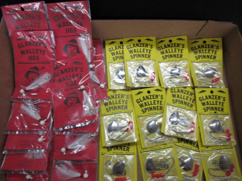lot 67 image: 12 Glanzer Walley Spinner Minnow Rig and 12 Glanzer Walley Jigs Treble Hook