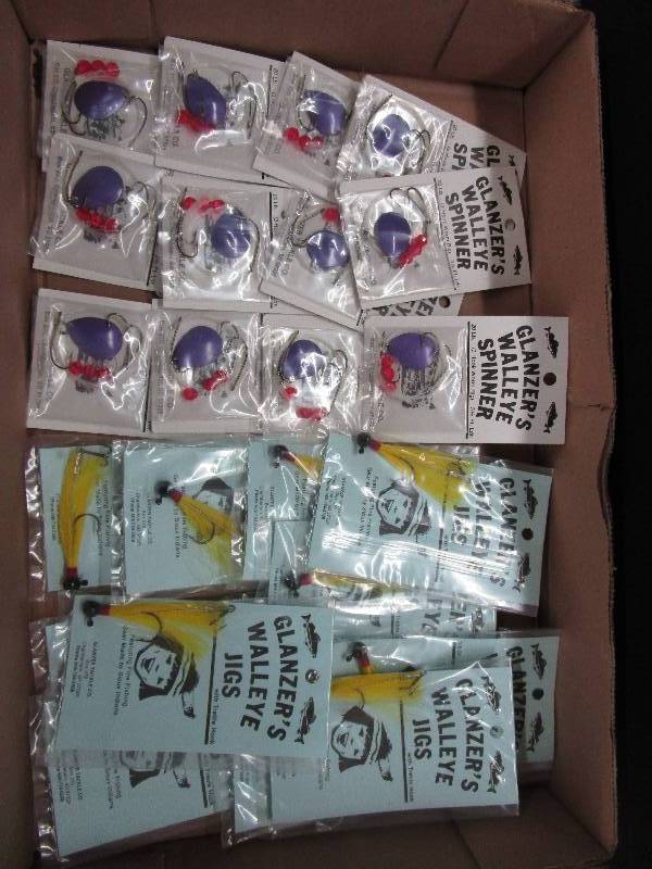 lot 69 image: 12 Glanzer Walley Spinners 3 hook and 12 Glanzer Walley Jigs w Treble Hooks