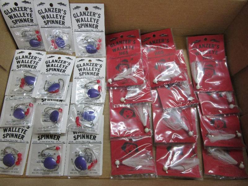 lot 74 image: 12 Glanzer Walley Spinner 3 Hooks and 12 Glanzer Walley Jigs