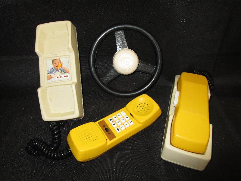 lot 76 image: Pair of Intercom Telephone Kids Toys