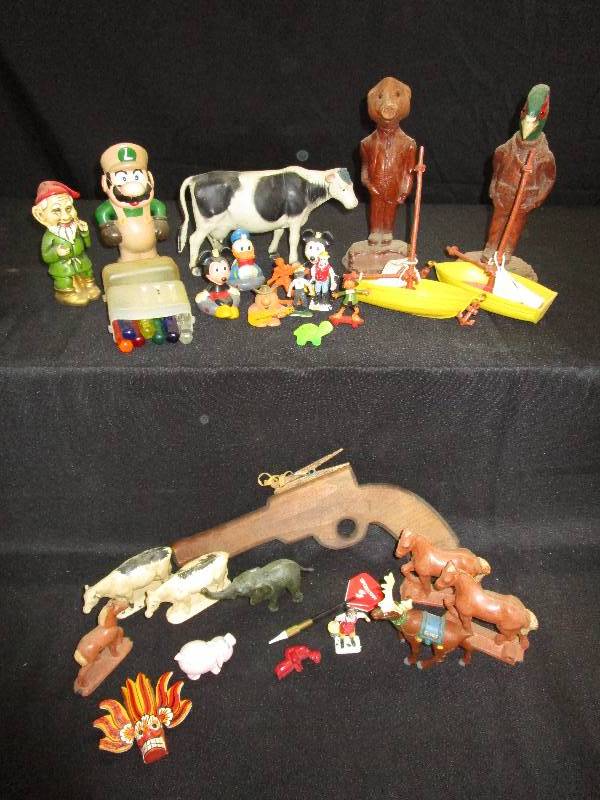 lot 78 image: Antique Toys