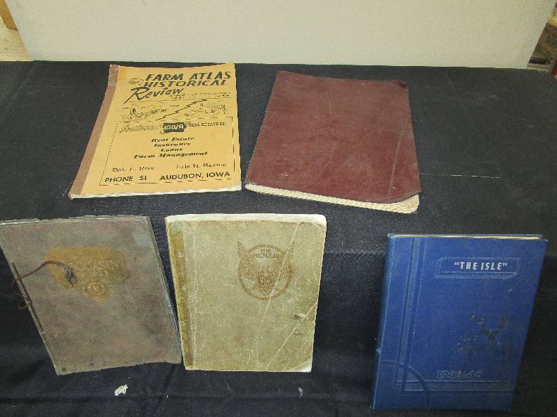 lot 103 image: Platbooks and Annuals
