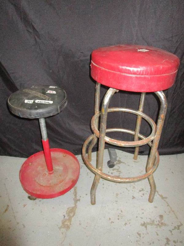 lot 107 image: Pair of Stools