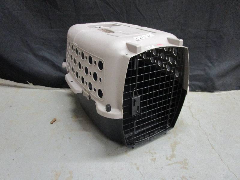 lot 118 image: Dog Kennel Medium