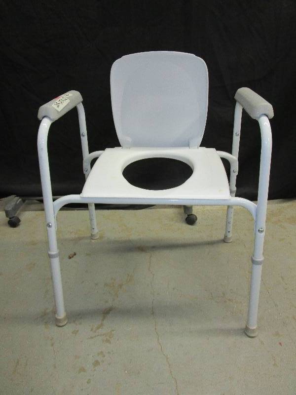 lot 124 image: Portable Camode