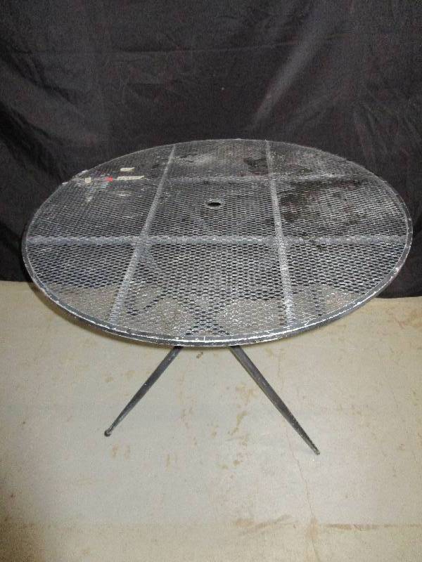lot 126 image: Metal Black Patio Table