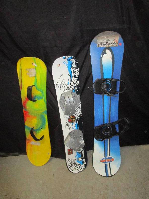 lot 133 image: 3 Snow Boards