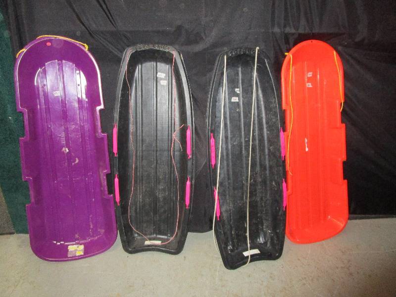 lot 134 image: 4 Plastic Sleds