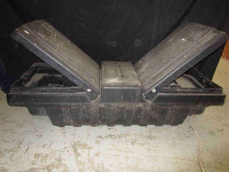 lot 180 image: Truck Tool Box