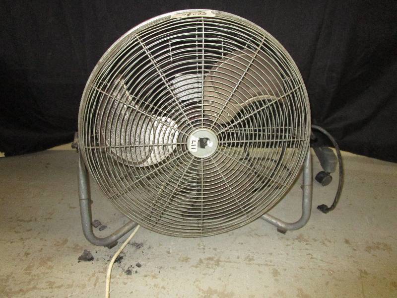 lot 182 image: Large Metal Fan