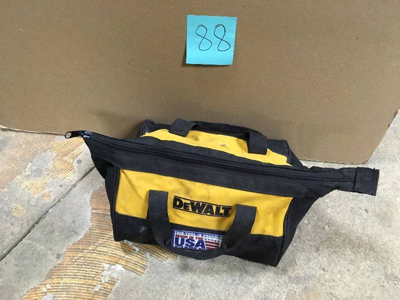 DeWalt 20-Volt MAX XR Lithium-Ion Cordless Brushless 14 in. 3-Speed Impact Driver with battery  Charger and bag very good condition