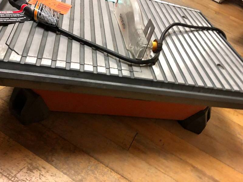 Ridgid table top Wet Tile saw used in working condition missing parts