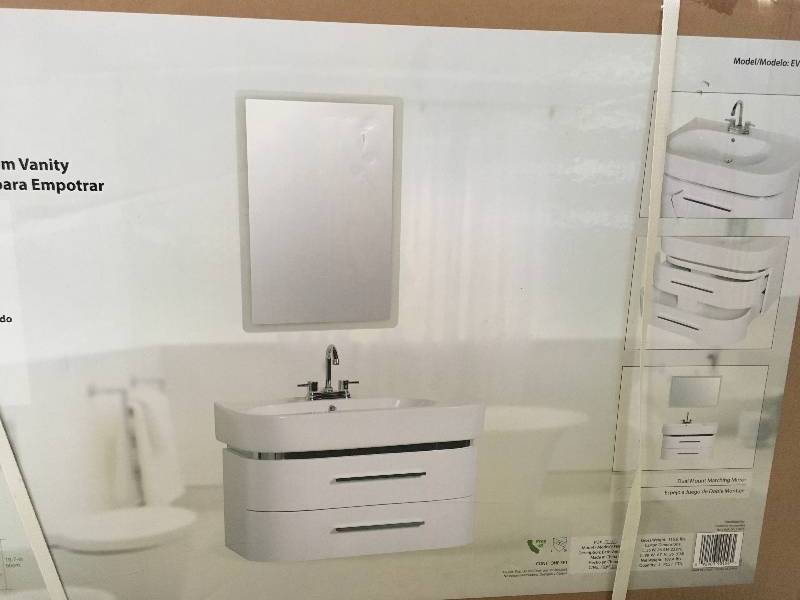 Decor Living Luna 30 in. W x 18 in. D Vanity in White with Ceramic Vanity Top on White with Basin and Mirror Open box not used
