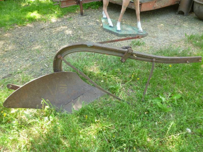 lot 2 image: Vintage One Bottom Plow
