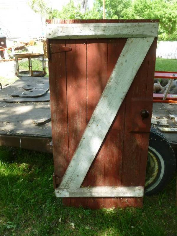lot 5 image: Vintage Door