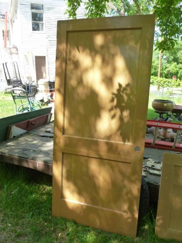 lot 7 image: Wooden Door