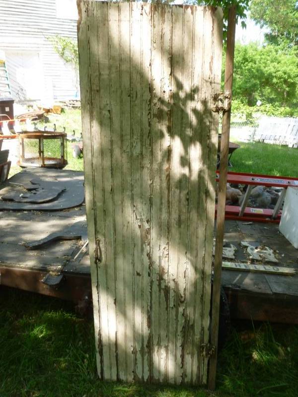 lot 9 image: Vintage Door