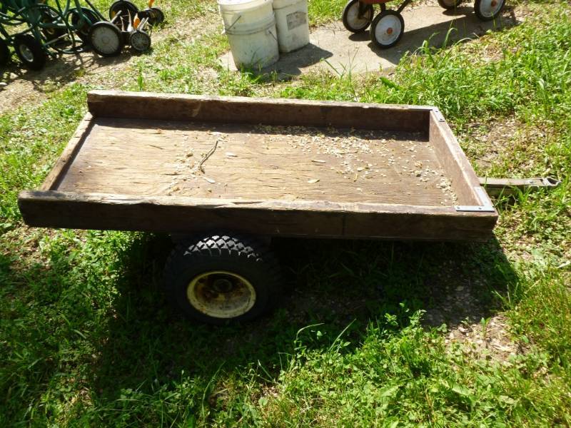lot 11 image: Lawn And Garden Trailer