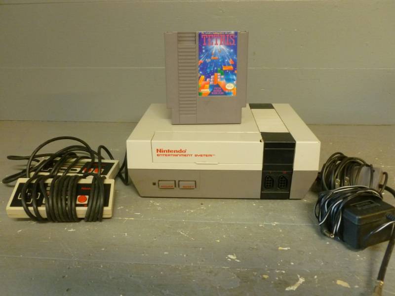 lot 20 image: Nintendo NES Game System