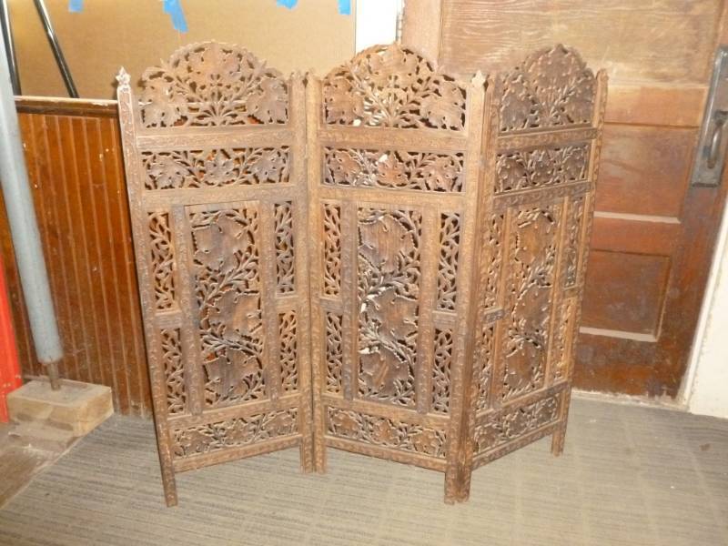 lot 29 image: Vintage Wall Divider
