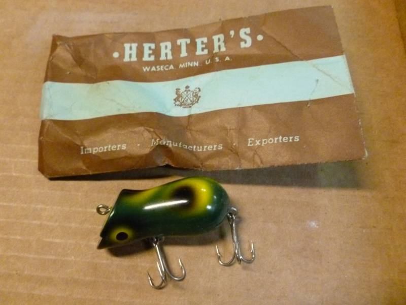 lot 51 image: Vintage Herters Fishing Bait