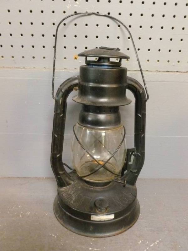 lot 80 image: Dietz Barn Lantern