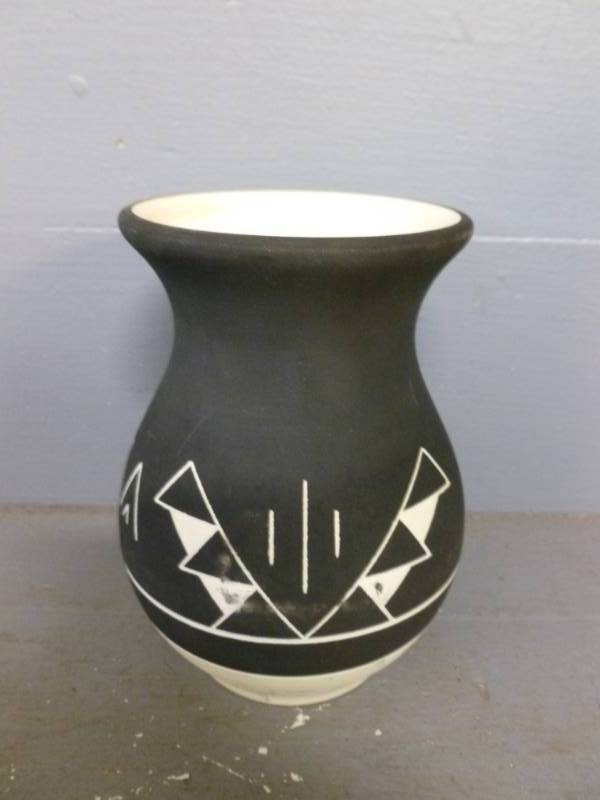 lot 83 image: Native American Item
